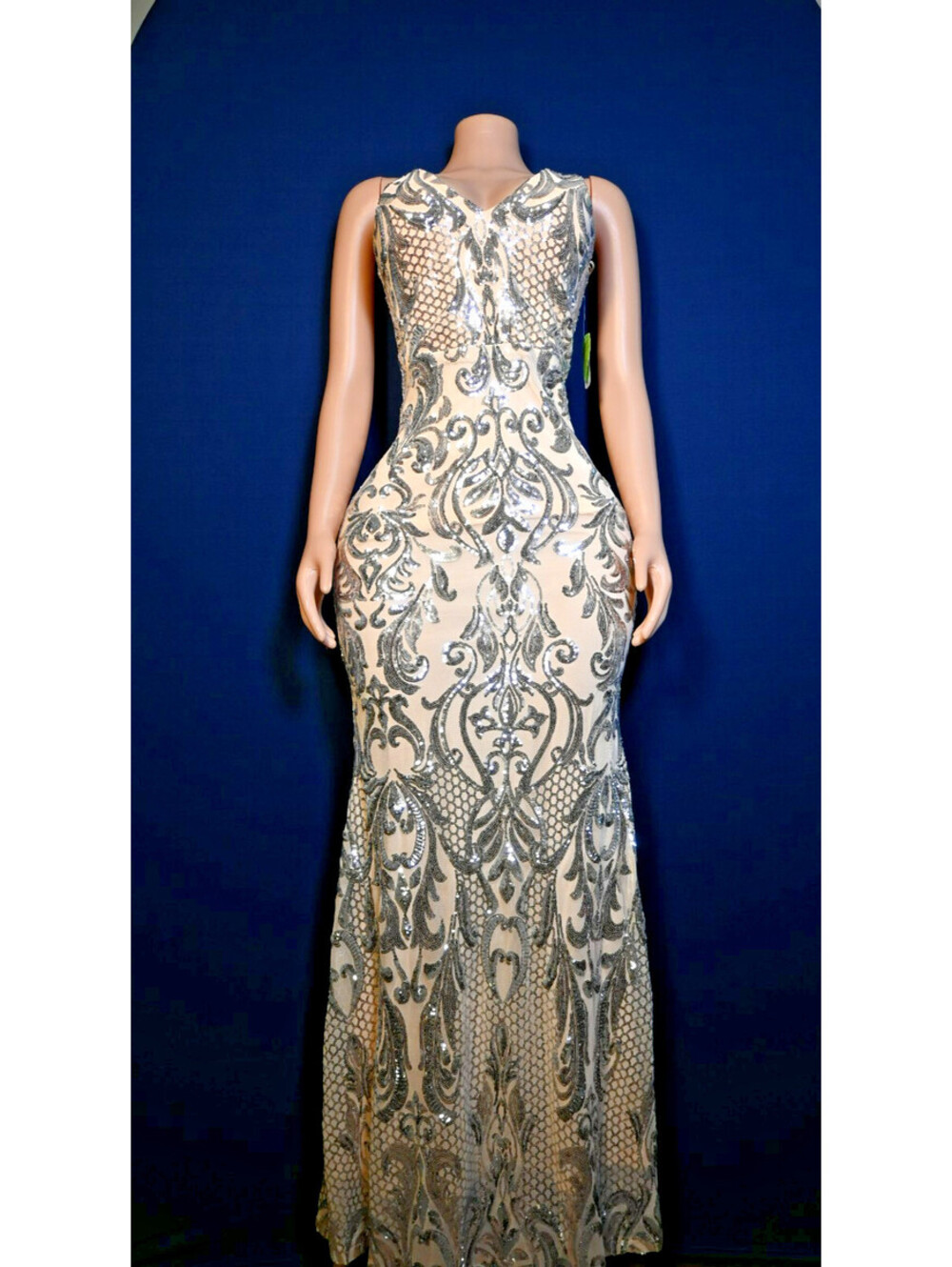 Windsor Silver Sequin Scroll Mesh V-Neck Formal Dress Prom Evening 65'' Size L